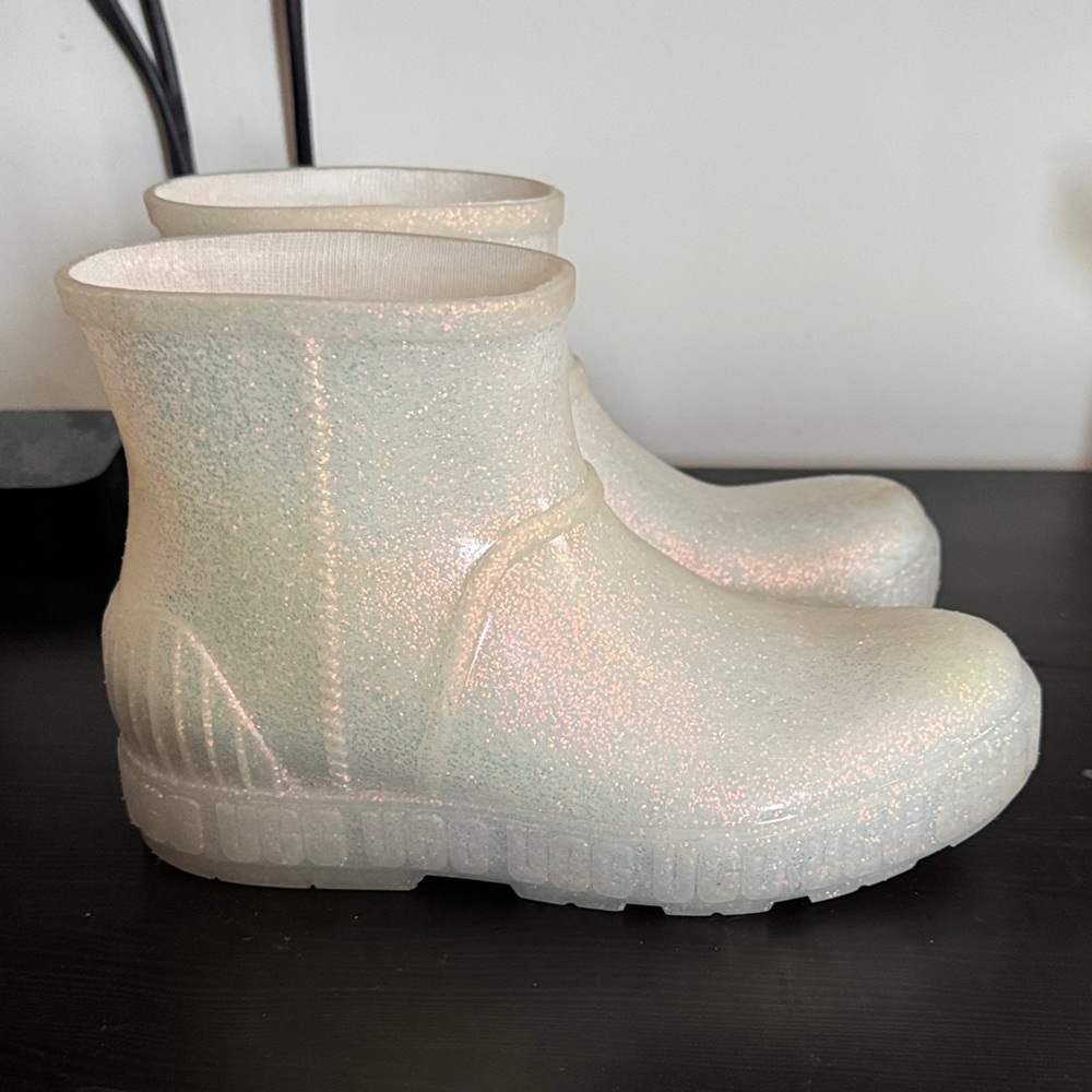 UGG Kids Sparkly White Boots
